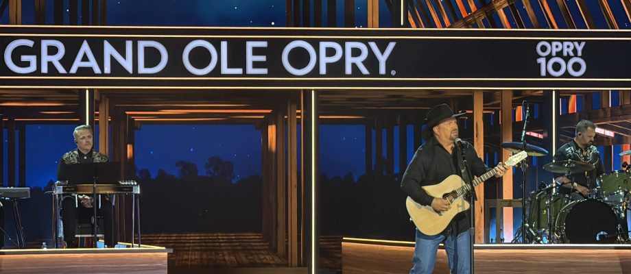 The Thunder Rolls Again: Garth Brooks Just Teased a Massive 2026 And We’re Already Counting Our Pennies